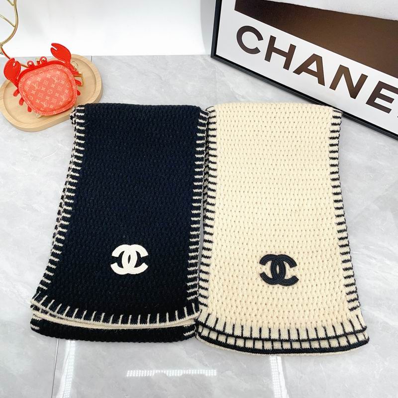Chanel scarf E06